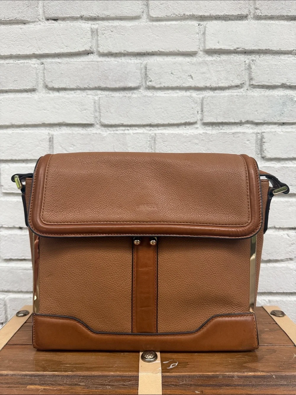 Uterque Leather Messenger Bag